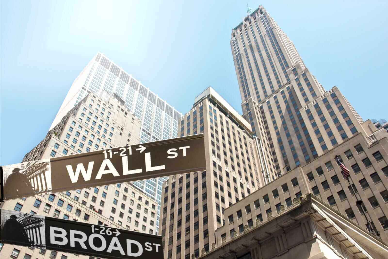 Stocks Pressured by Weakness in Chipmakers and AI-Infrastructure Stocks