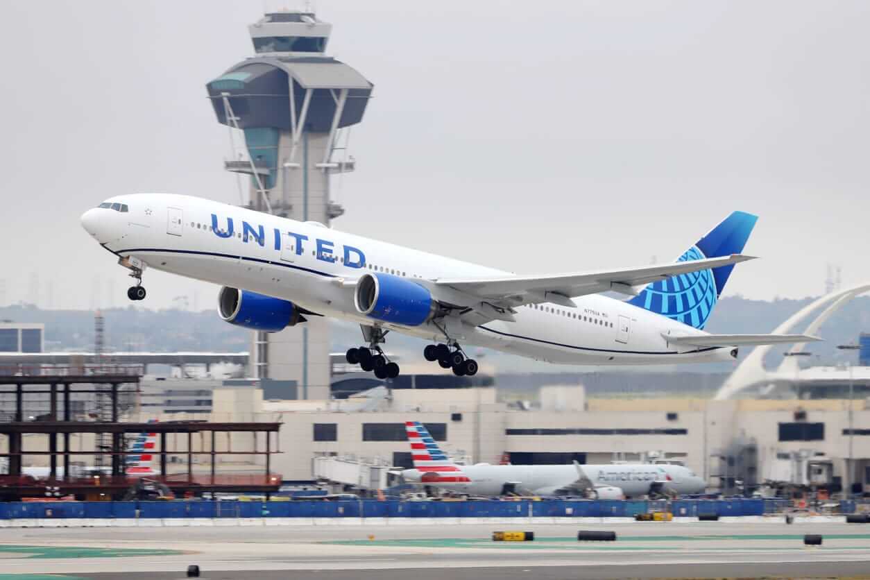 Dear United Airlines Stock Fans, Mark Your Calendars for April 21