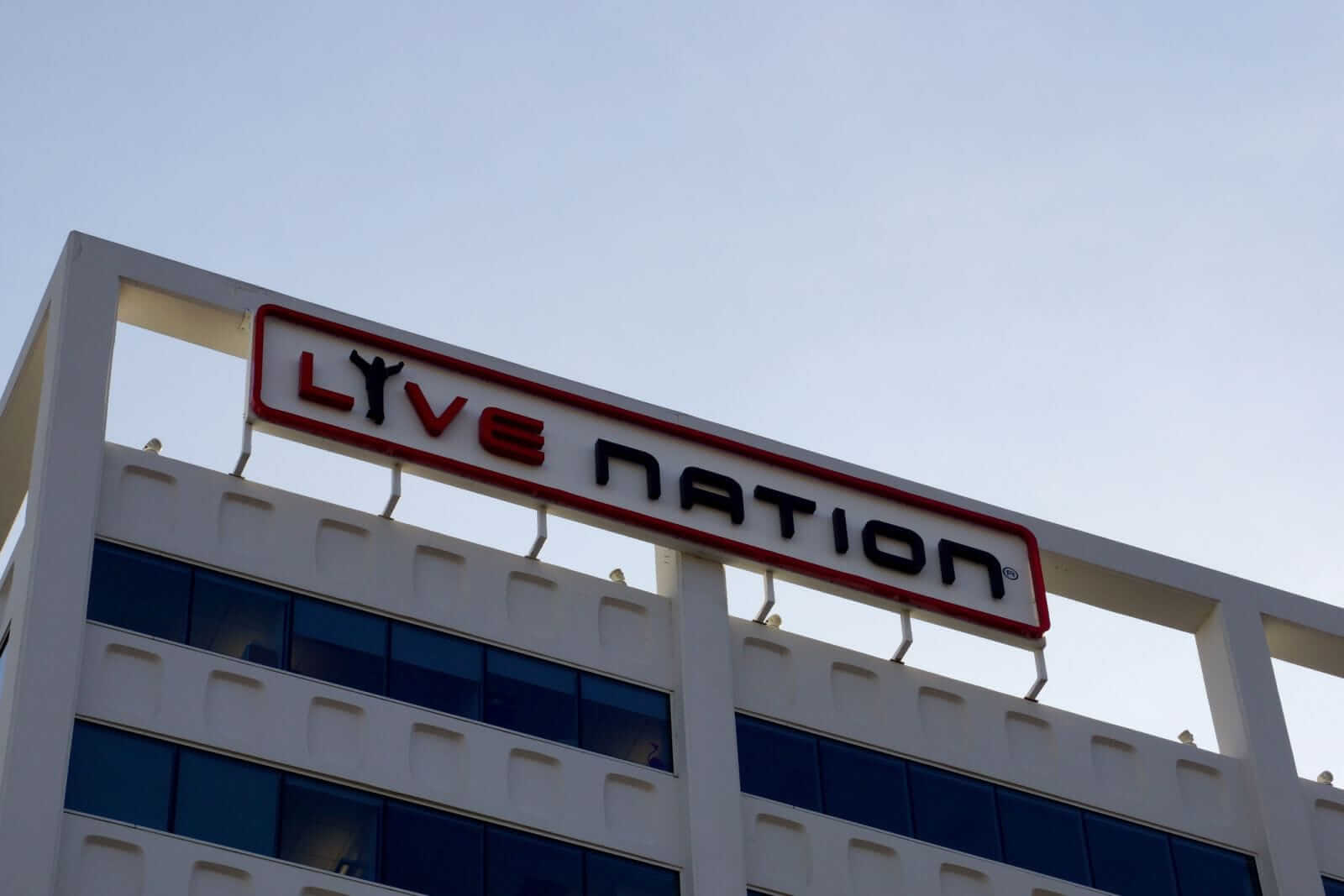 Are Wall Street Analysts Predicting Live Nation Entertainment Stock Will Climb or Sink?