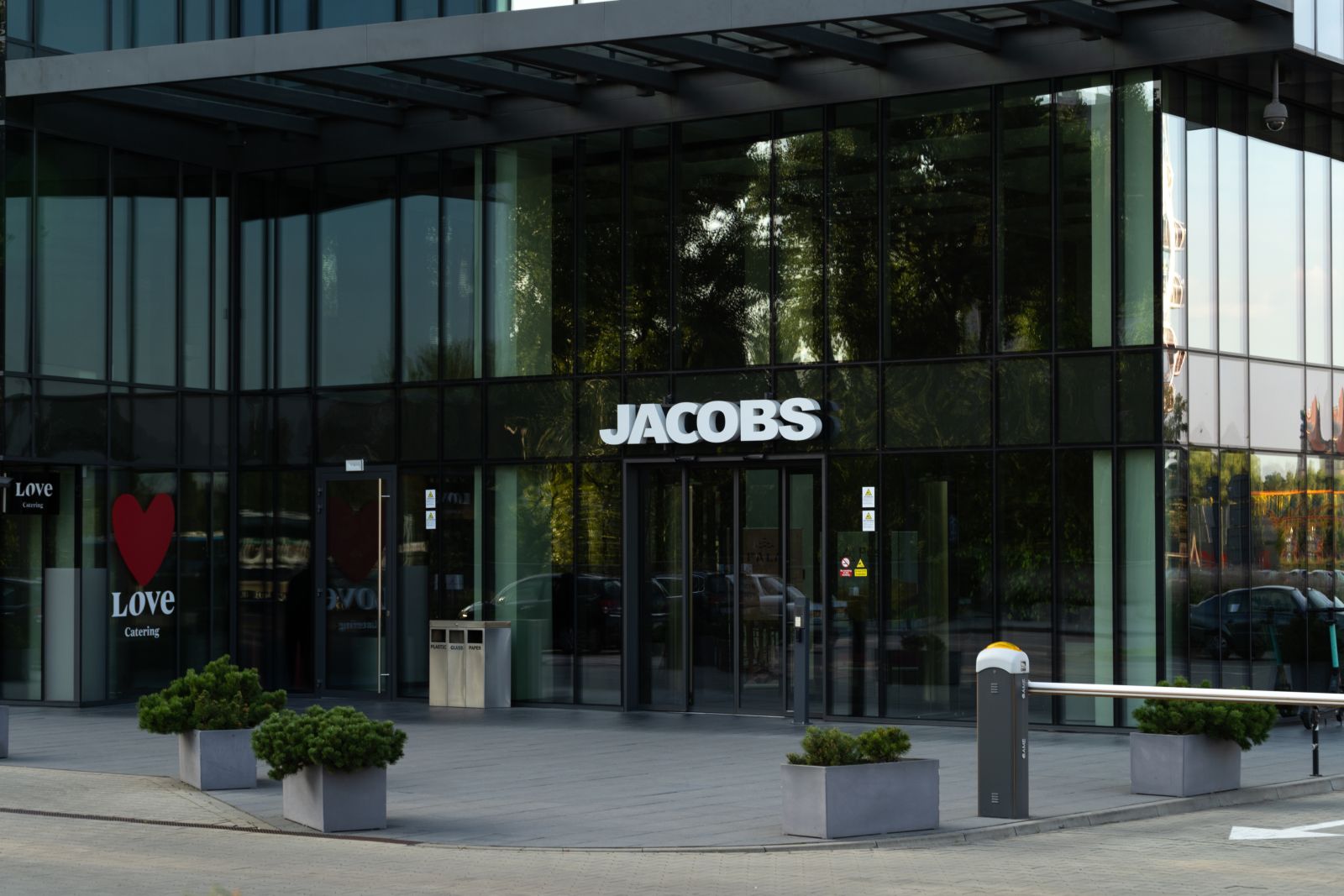 Jacobs Solutions Stock Outlook: Is Wall Street Bullish or Bearish?