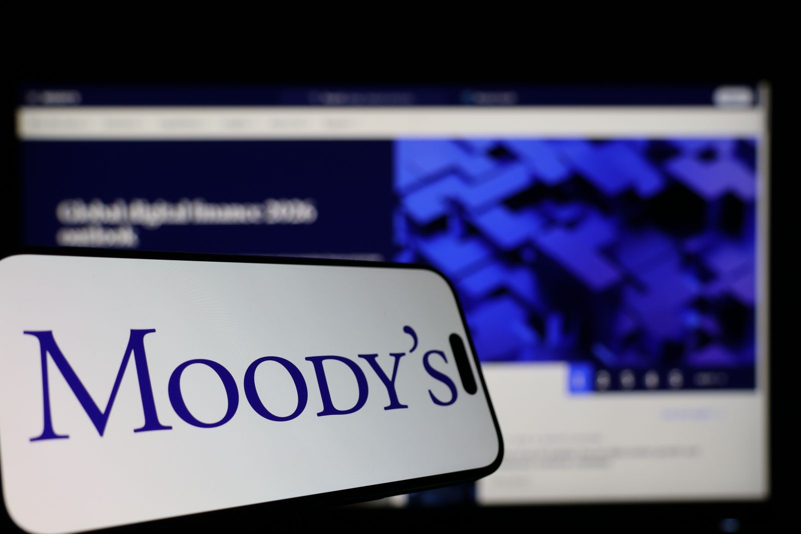 Is Wall Street Bullish or Bearish on Moody's Stock?
