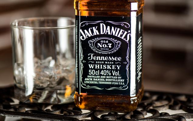 Brown-Forman Q1 Earnings Meet, Sales Miss on Tequila & Barrel Weakness