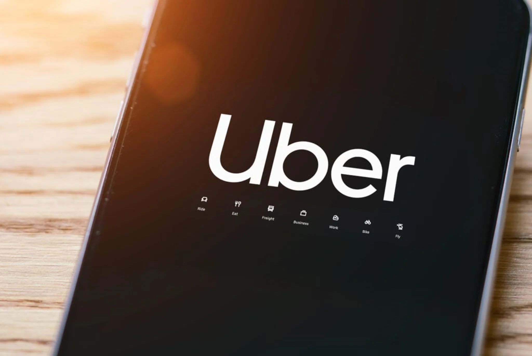 UBER étend son partenariat avec Block alors que les actions chutent lors d'une journée de marché faible | Benzinga France