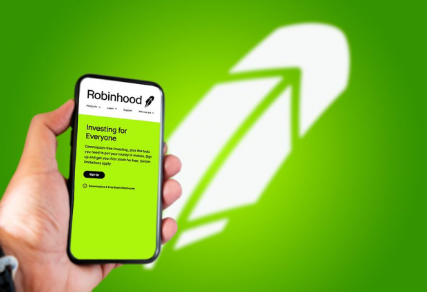 Crypto Sell-Off Pulls Robinhood Stock Down: Buy Before It Takes Off?