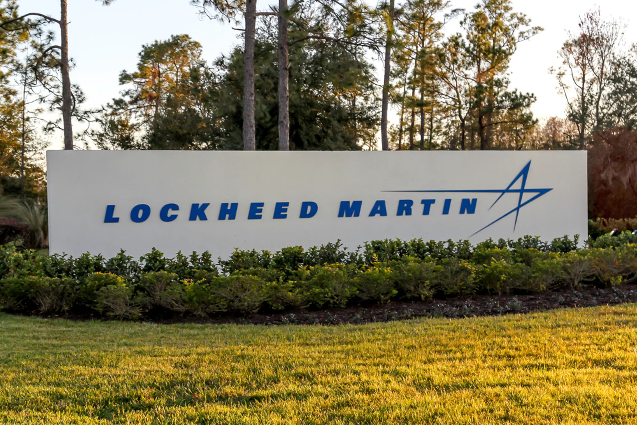 Qu'est-ce qui se passe avec l'action de Lockheed Martin vendredi ? | Benzinga France