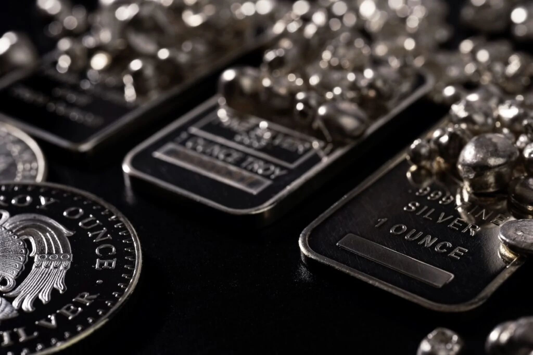 La scène de l'argent en Chine est animée grâce au commerce de détail et à l'énergie solaire, mais les investisseurs d'ETF devraient tenir compte de la géopolitique | Benzinga France
