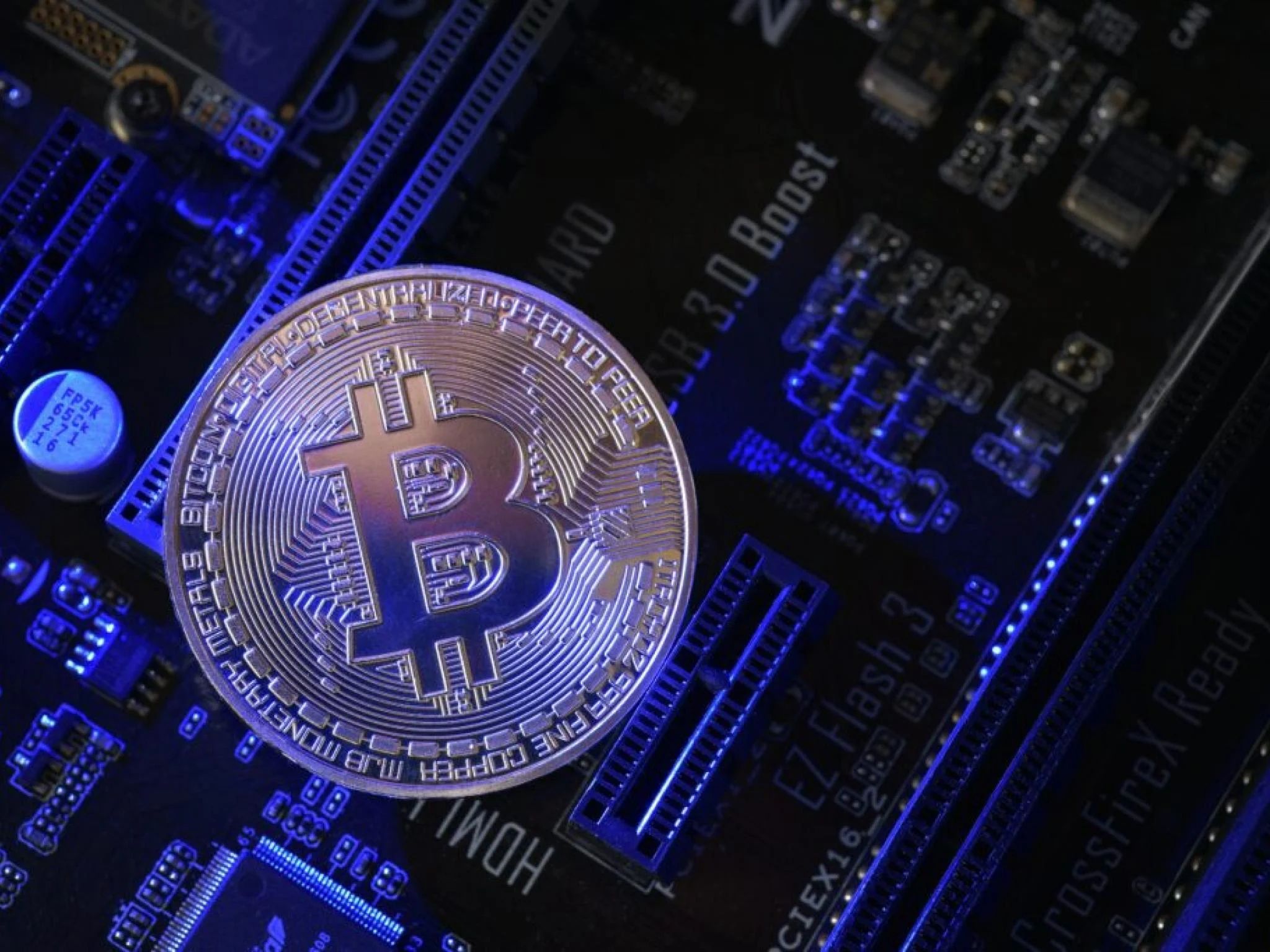 MSTRを忘れてください— このビットコインマイニング株は、モメンタムスコアが急上昇してブレイクアウトの準備ができています