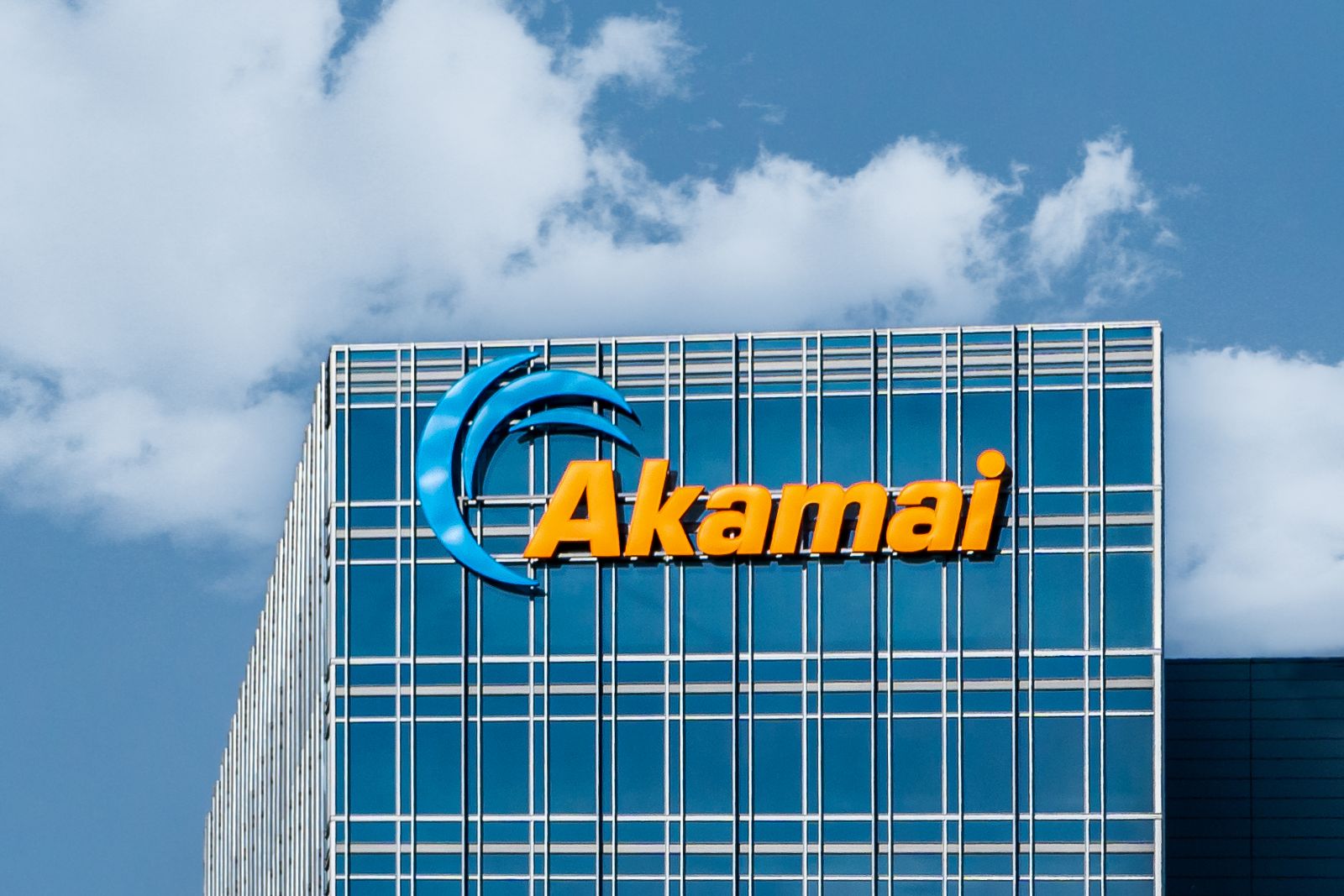 How Is Akamai Technologies' Stock Performance Compared to Other Software Stocks