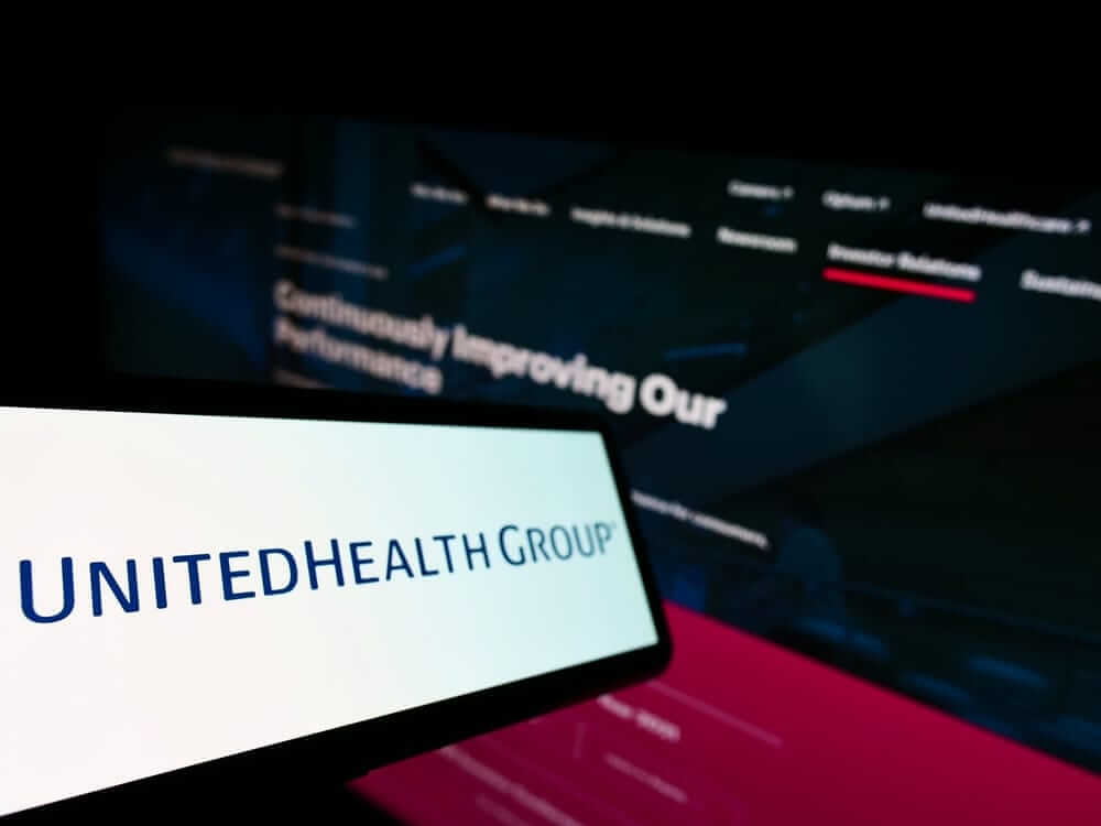 UnitedHealth Group Stock: Is UNH Outperforming the Healthcare Sector?