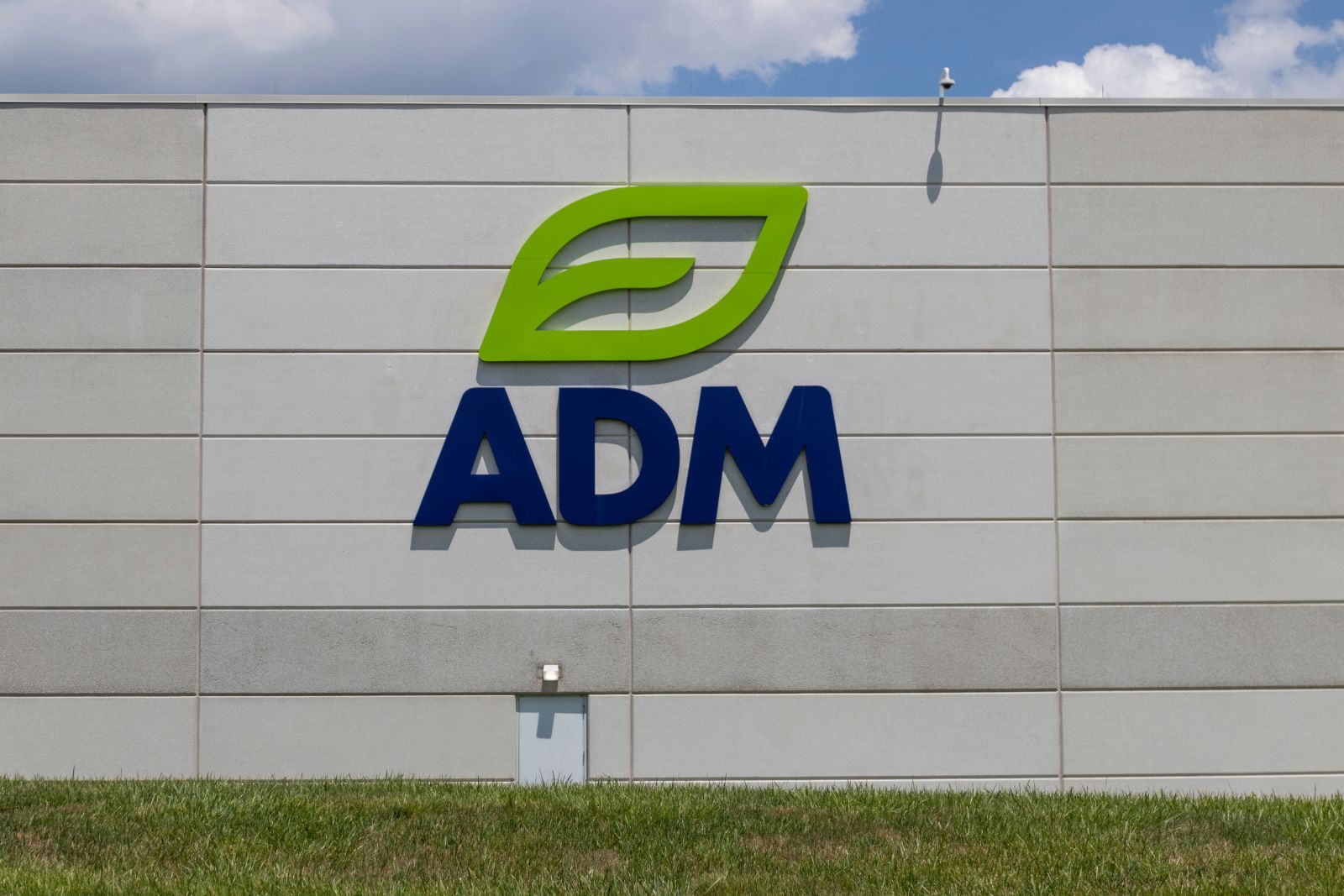 Is Archer-Daniels-Midland Stock Outperforming the Nasdaq?
