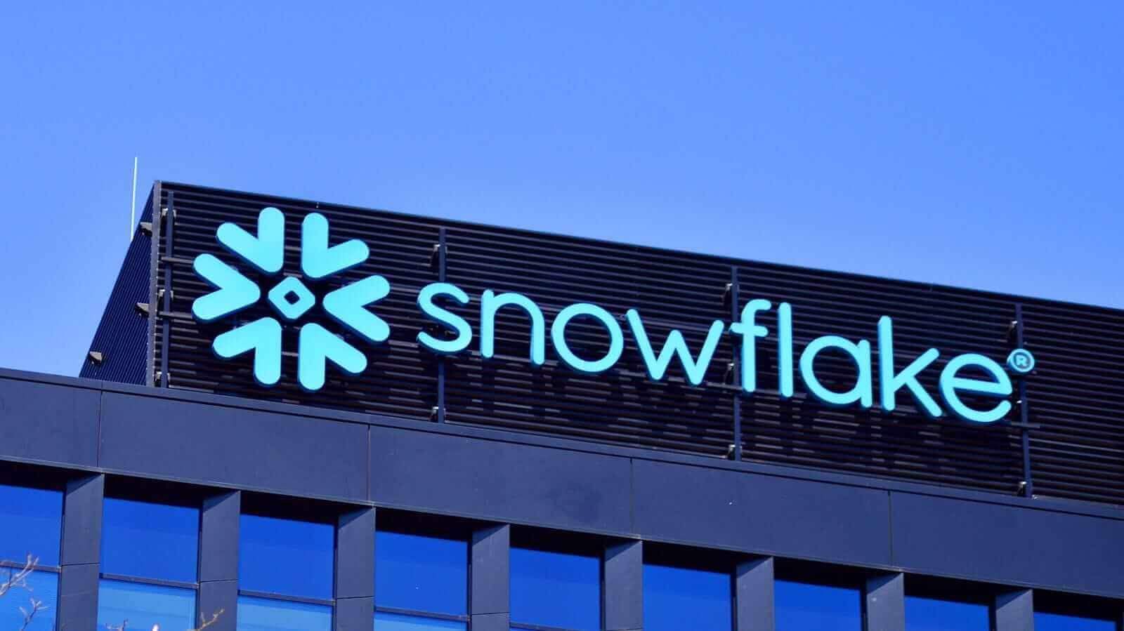Snowflake Q2 Earnings: Watch These 3 Numbers Before Buying SNOW Stock