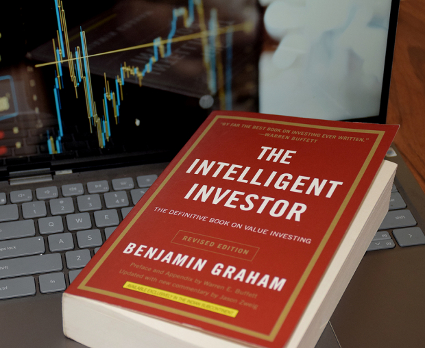 BRK.B or AIG: Which Insurance Stock Should Investors Bet On?