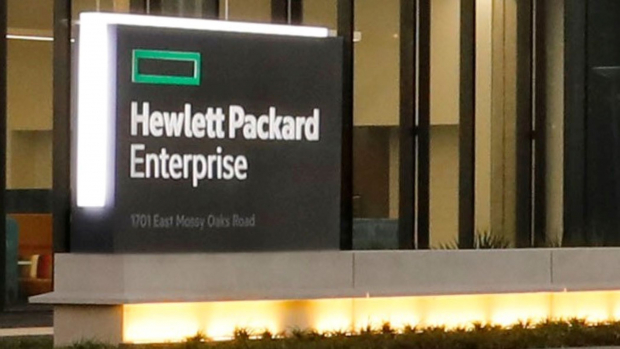 HPE Q1 Earnings Surpass Expectations, Revenues Rise Y/Y