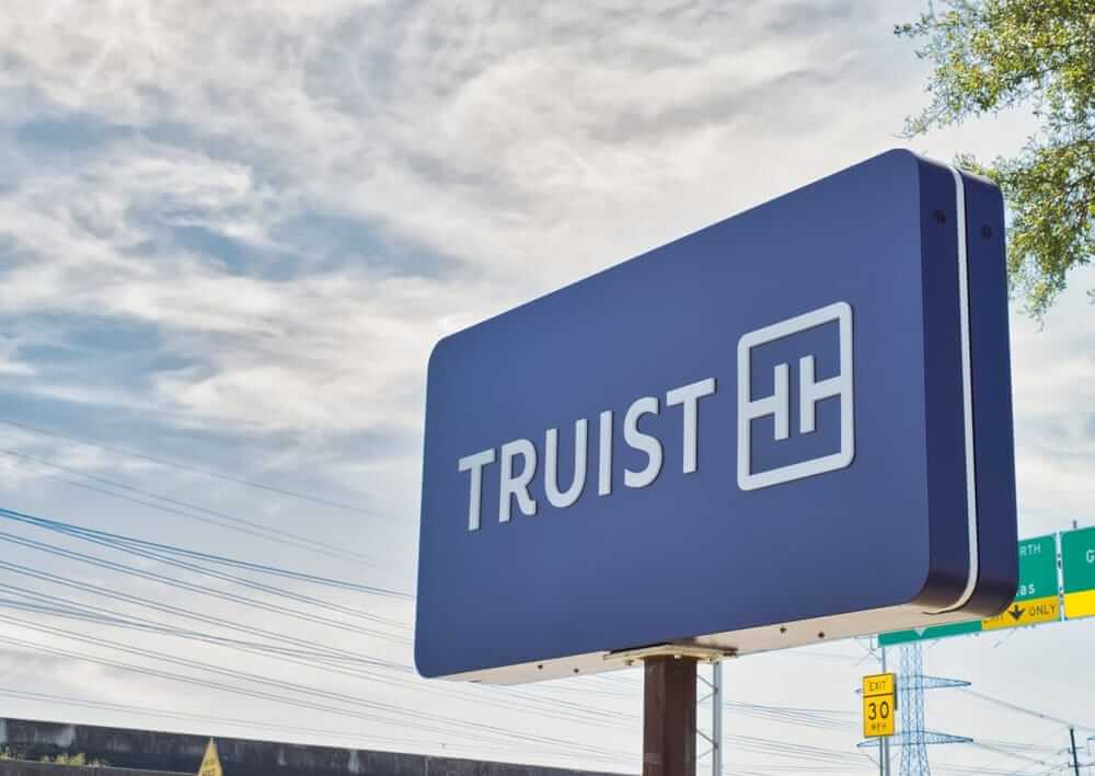 Is Wall Street Bullish or Bearish on Truist Financial Stock?