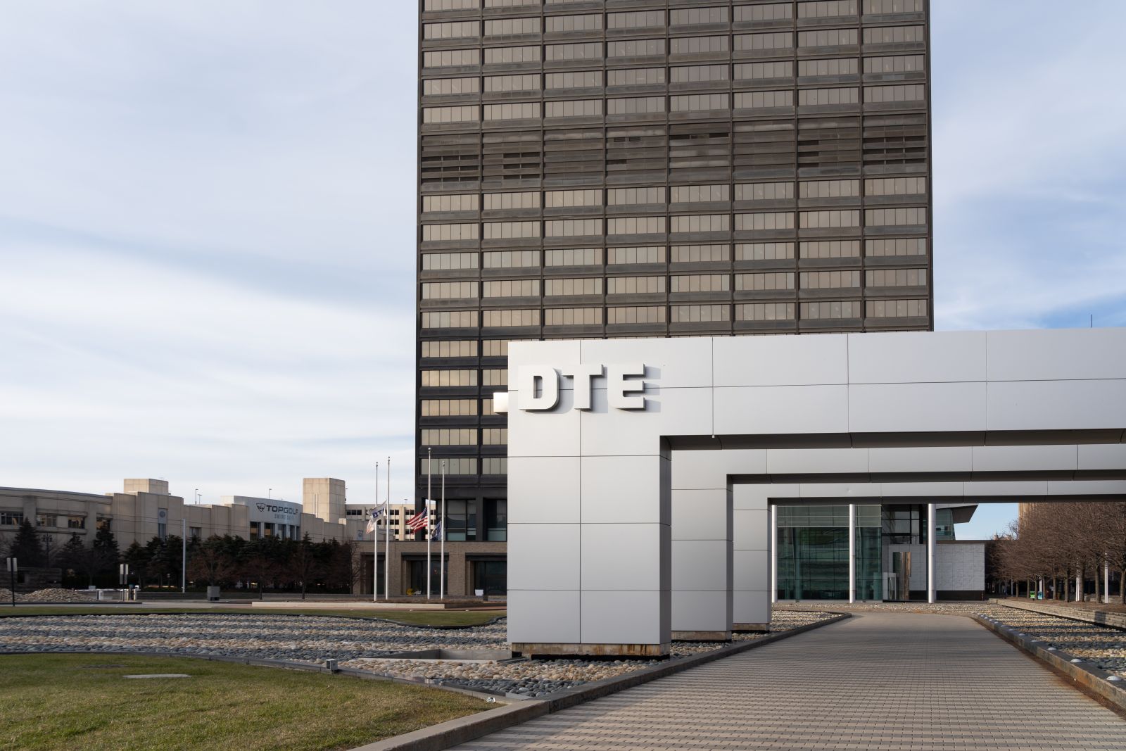 Are Wall Street Analysts Predicting DTE Energy Stock Will Climb or Sink?