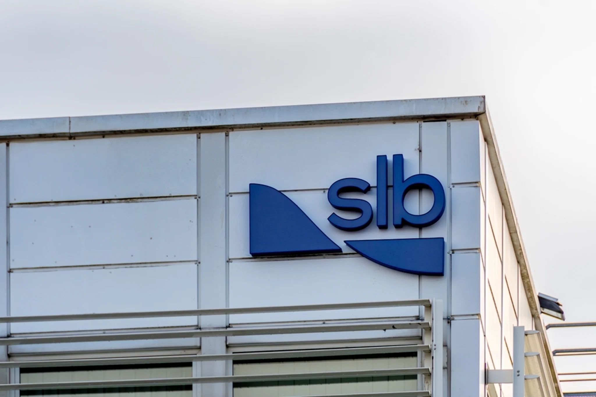 Les évaluations de l'IA "en plein essor" ? Pourquoi Morgan Stanley pousse les actions énergétiques comme SLB, plus l'or | Benzinga France