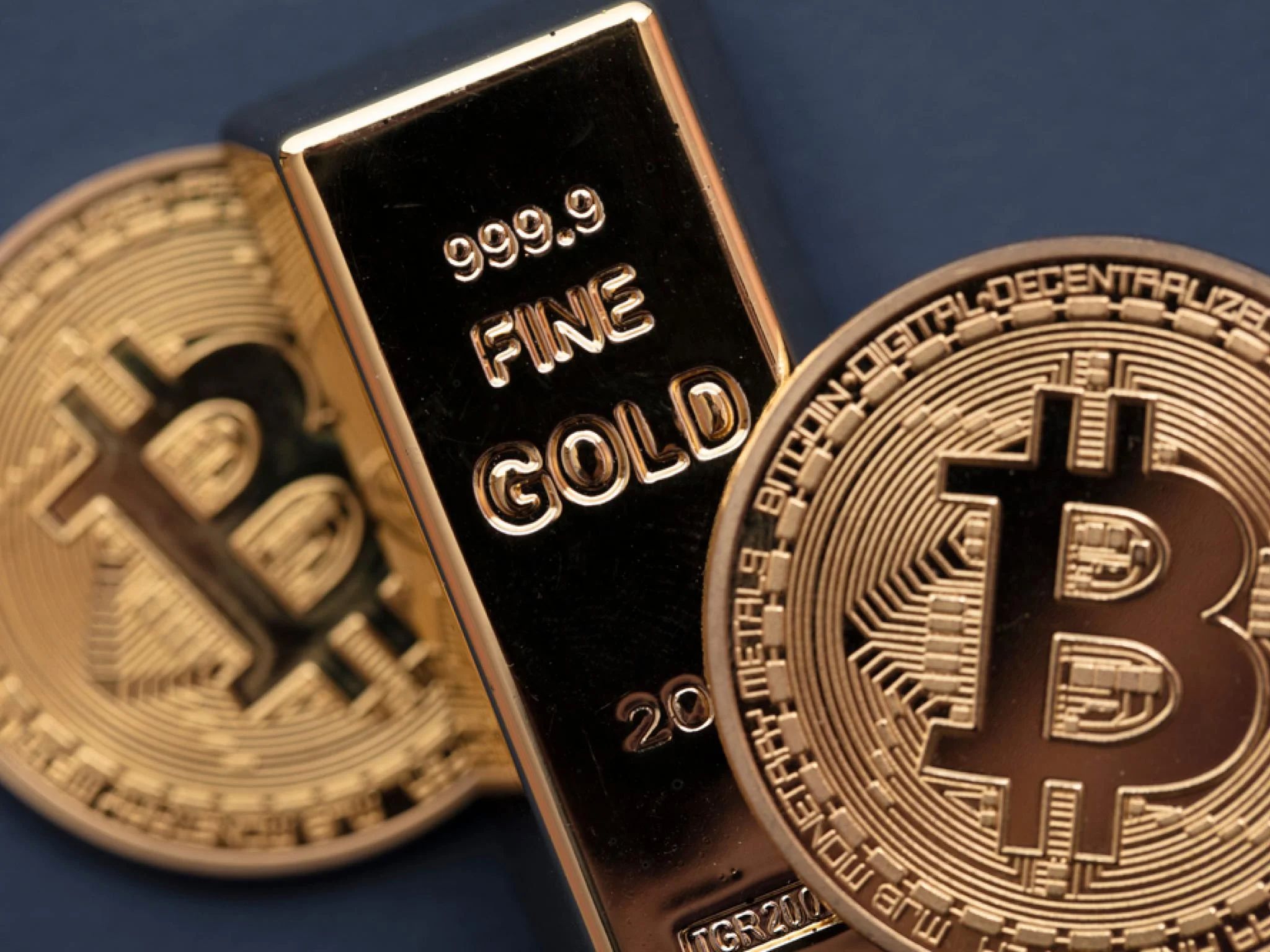 L'or atteint 4 270 $, le Bitcoin plonge sous 110 000 $ : Qu'est-ce qui fait bouger les marchés jeudi ? | Benzinga France