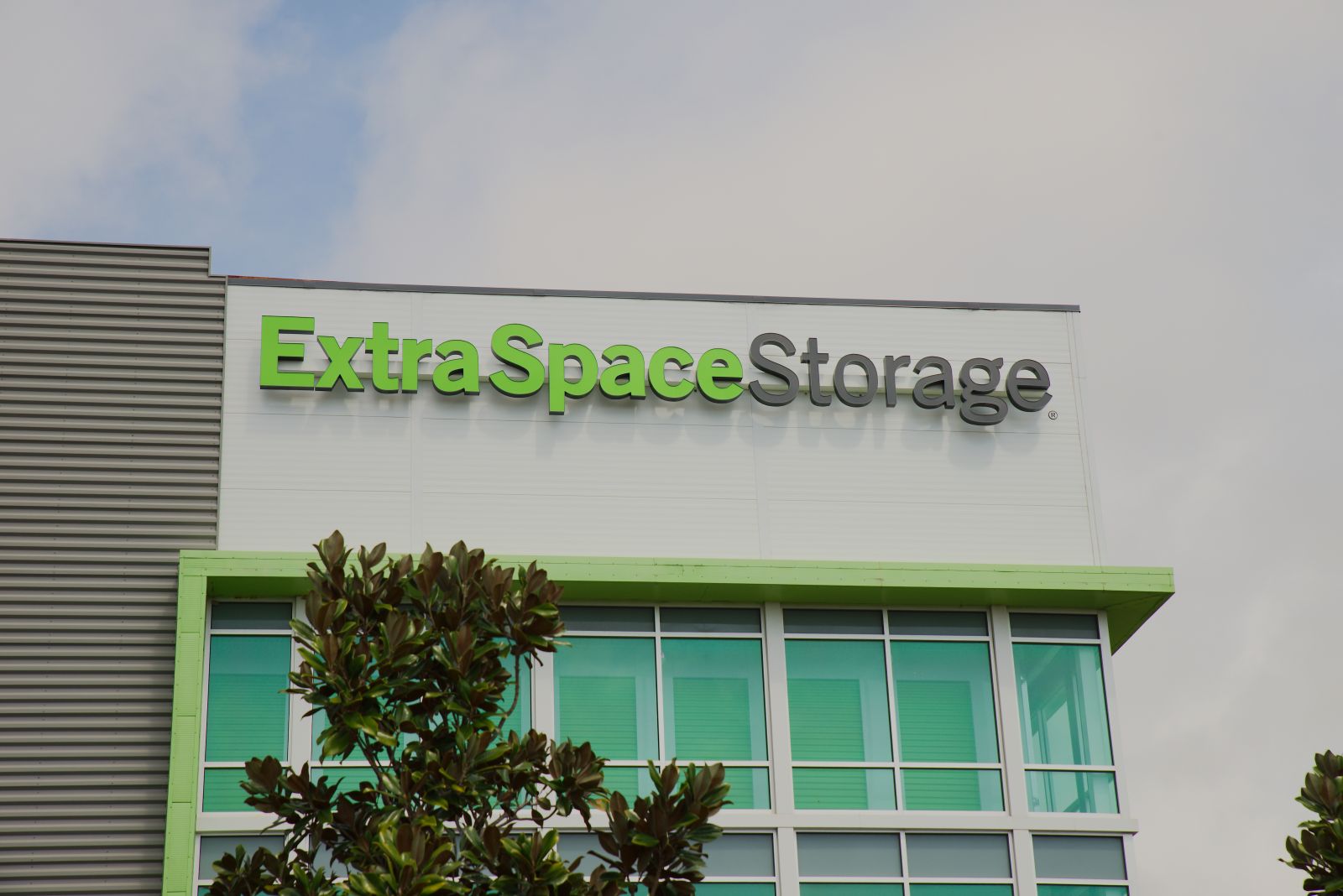 Are Wall Street Analysts Predicting Extra Space Storage Stock Will Climb or Sink?