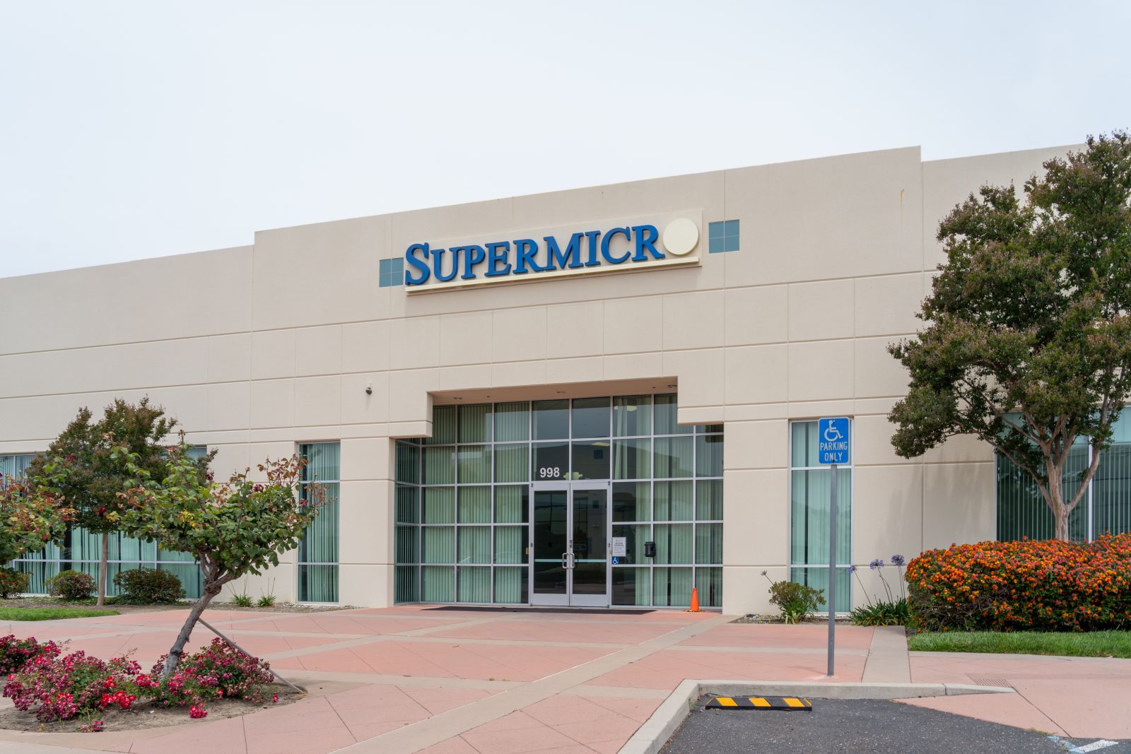Super Micro Computer Stock: Is Wall Street Bullish or Bearish?