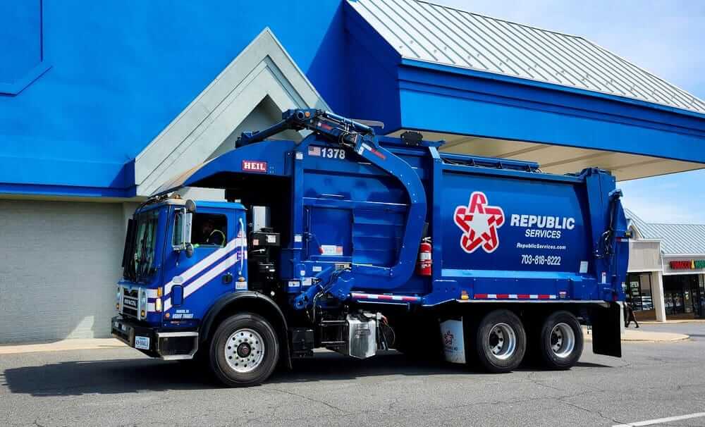 Are Wall Street Analysts Predicting Republic Services Stock Will Climb or Sink?