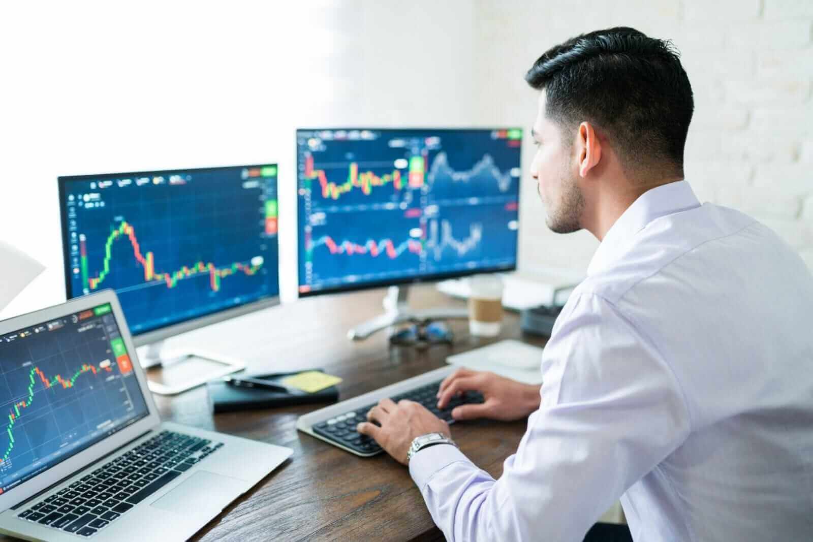 Is Apollo Global Management Stock Underperforming the Nasdaq?