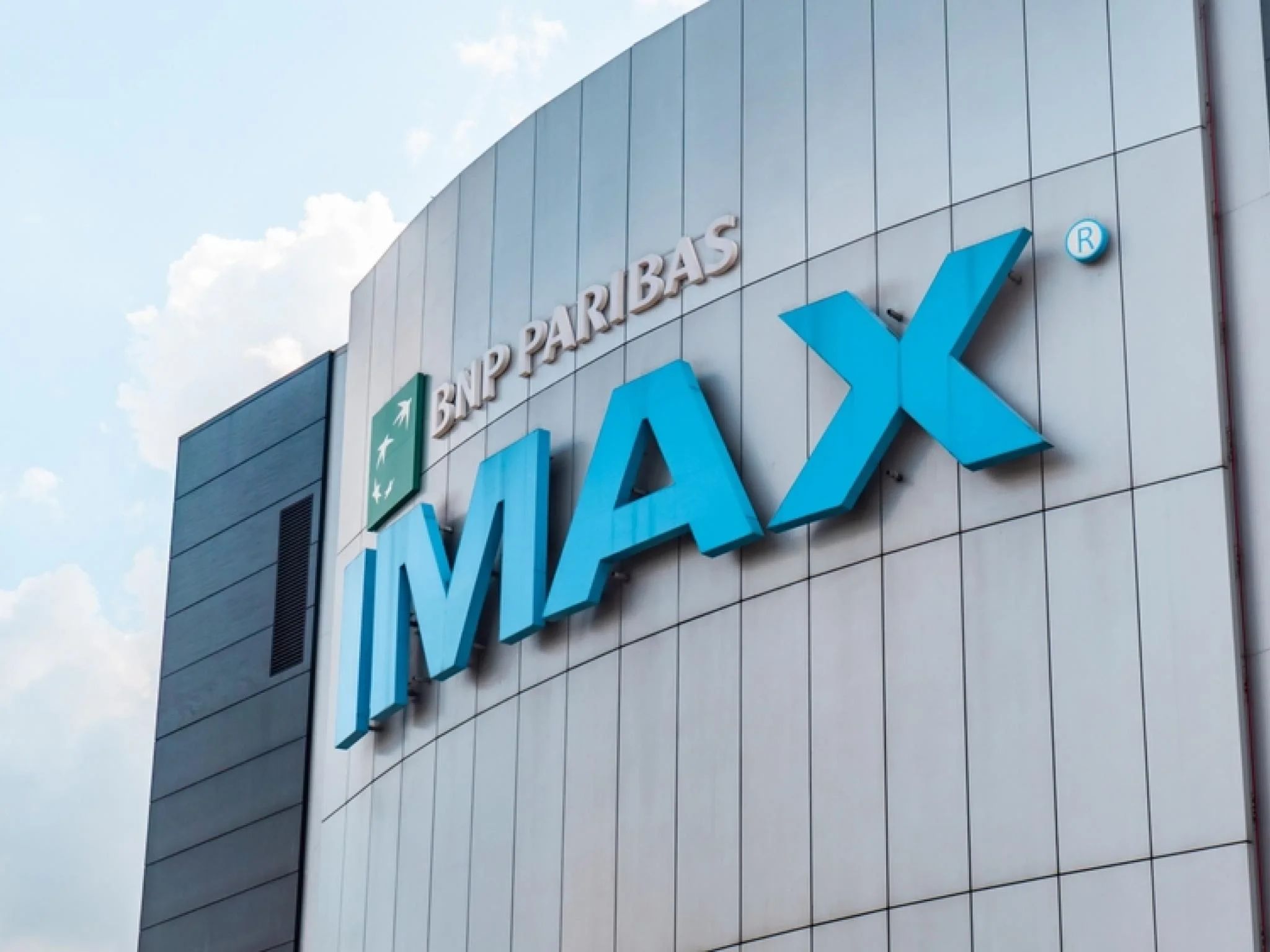 IMAXが新しい転換社債発行で希釈を軽減する方針に
