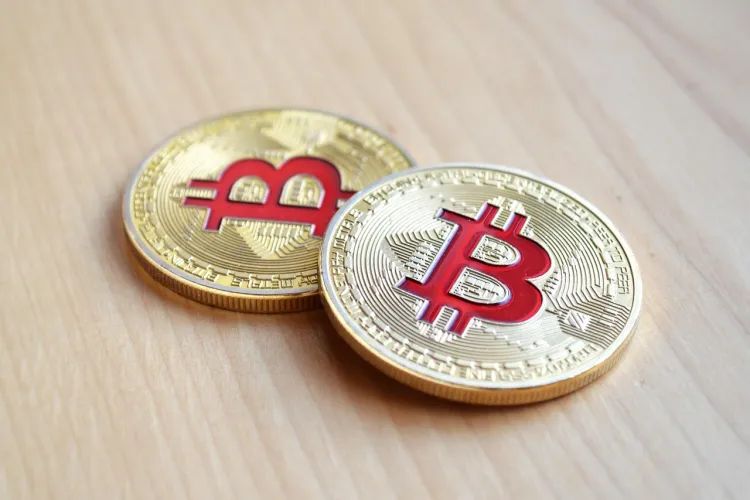 Bitcoin Crash Is Coming: Pundit Says It’s Time To Sell All Your BTC