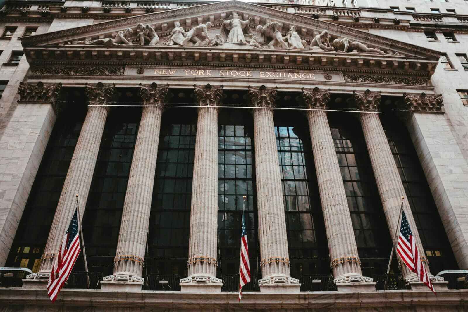 Stocks See Support as Weak US Economic Reports Curb Fed Rate-Hike Expectations