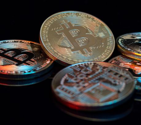 Analista predice el mejor momento para vender Bitcoin: mayo 2024 y una posible caída al 33 000 USD