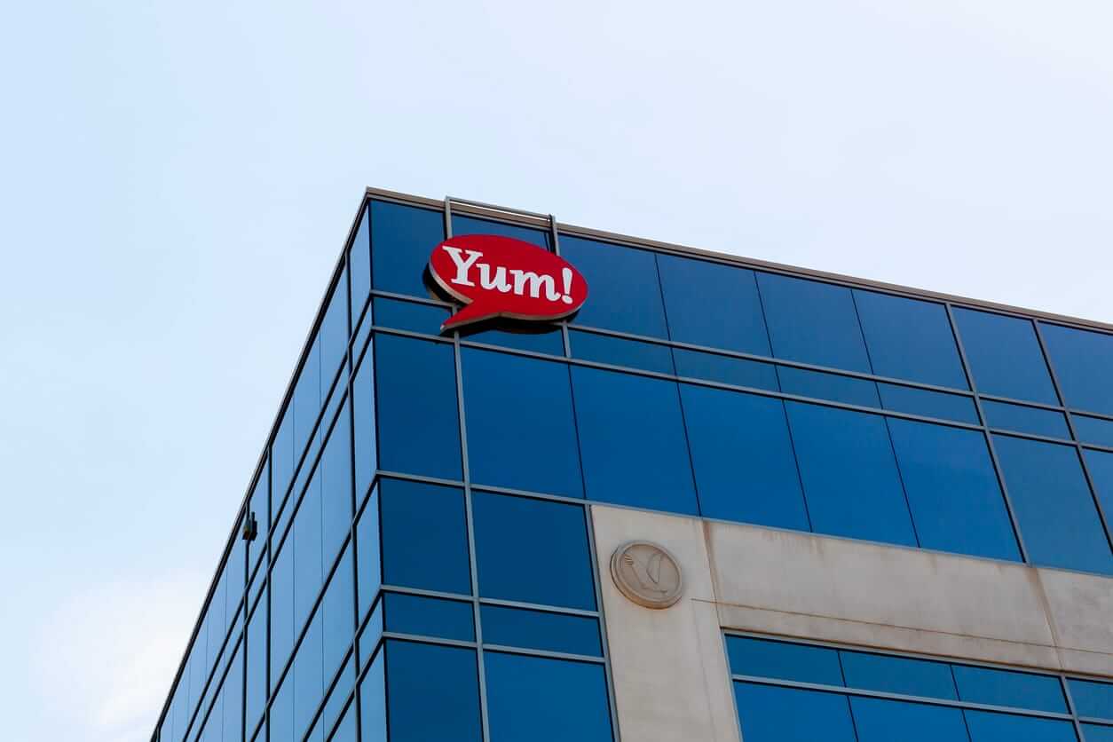 Yum! Brands Stock: Is YUM Underperforming the Consumer Cyclical Sector?