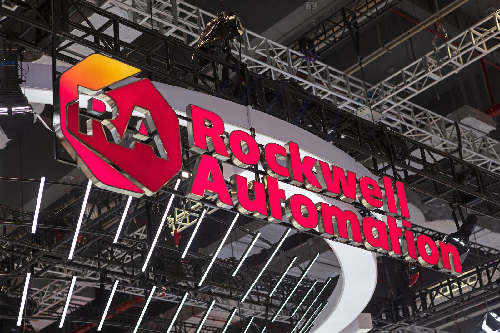Do Wall Street Analysts Like Rockwell Automation Stock?