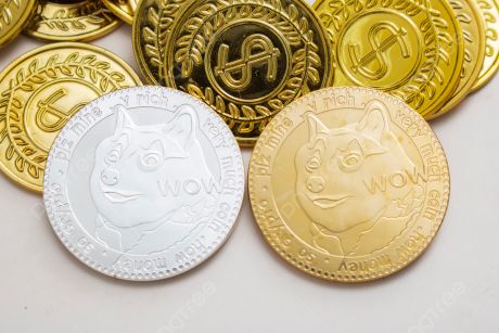 Dogecoin en peligro: el par BTC se desploma y la estructura de precios se vuelve bearish