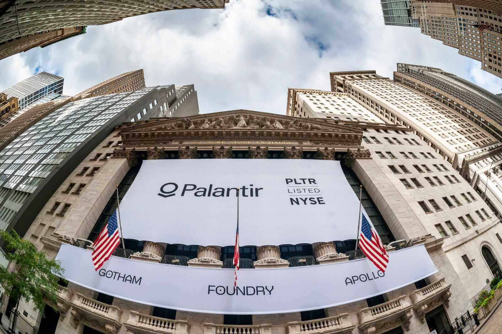Here’s What Michael Burry Sees in His Palantir Short That Others Don’t