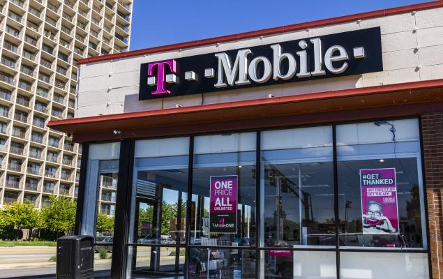T-Mobile Raises 2026 Outlook as Service Growth Boosts Free Cash Flow