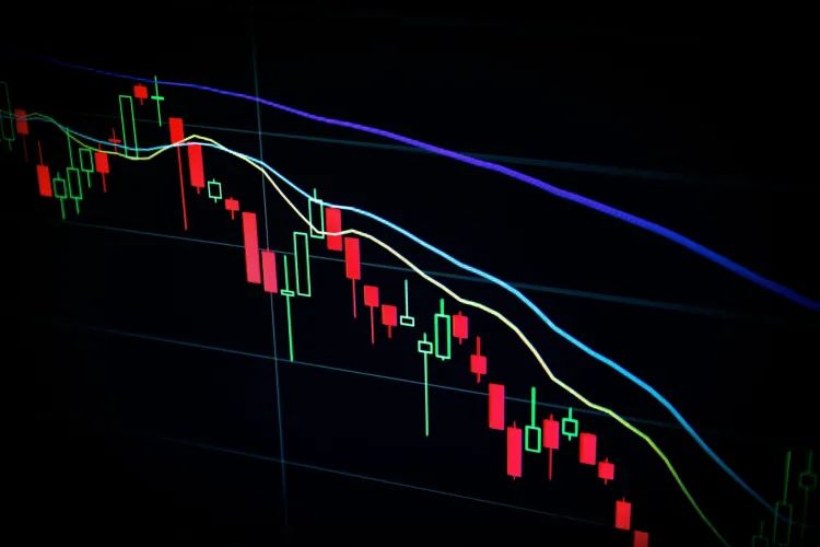Bitcoin Tests $60,000 As Futures Volume Thins And Liquidity Tightens