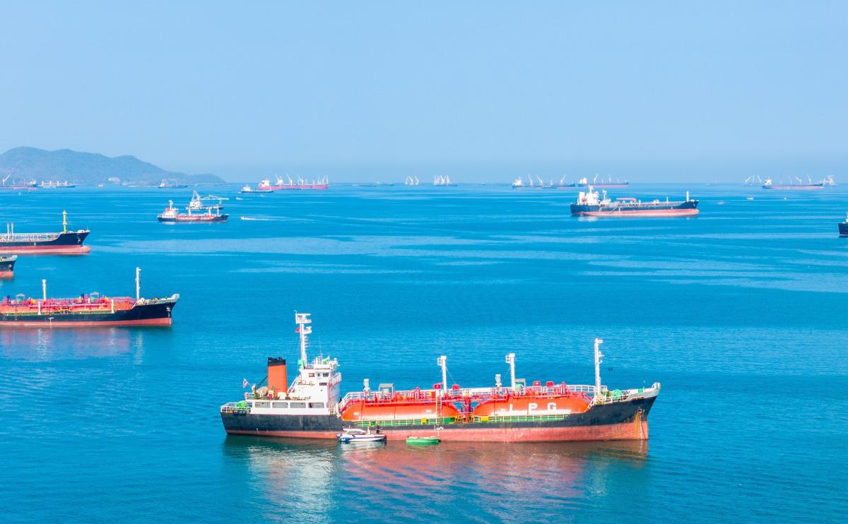 Цена на нефть Brent рухнула ниже $80 за баррель