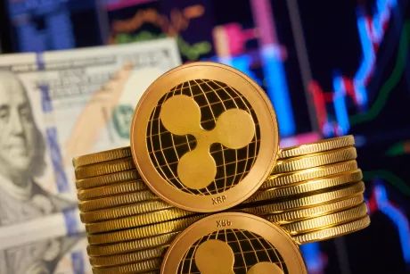 XRP sobrevaluado: NVT sube 20% en una semana y el precio bajo presión