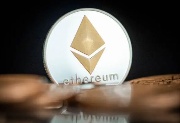 Cathie Wood: “Bitcoin è la Criptovaluta Pura”