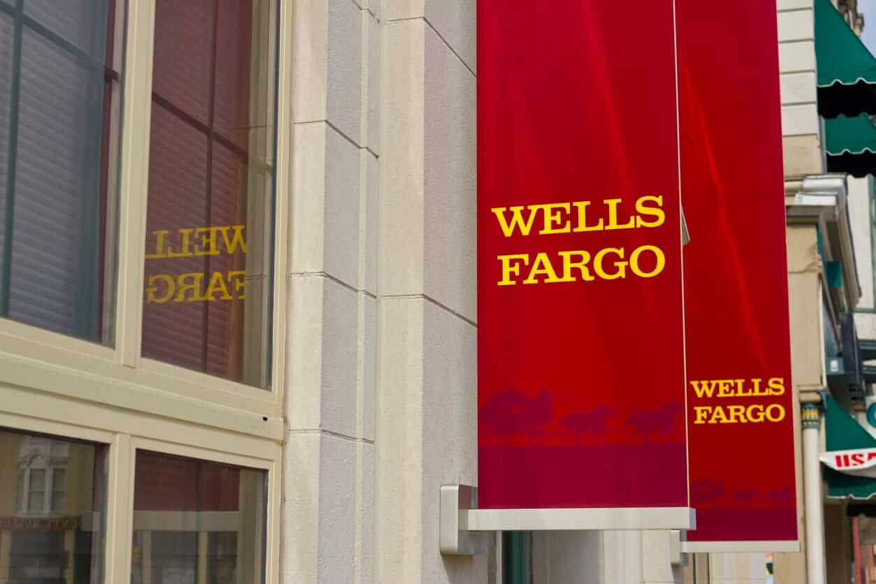Is Wells Fargo Stock Underperforming the Dow?