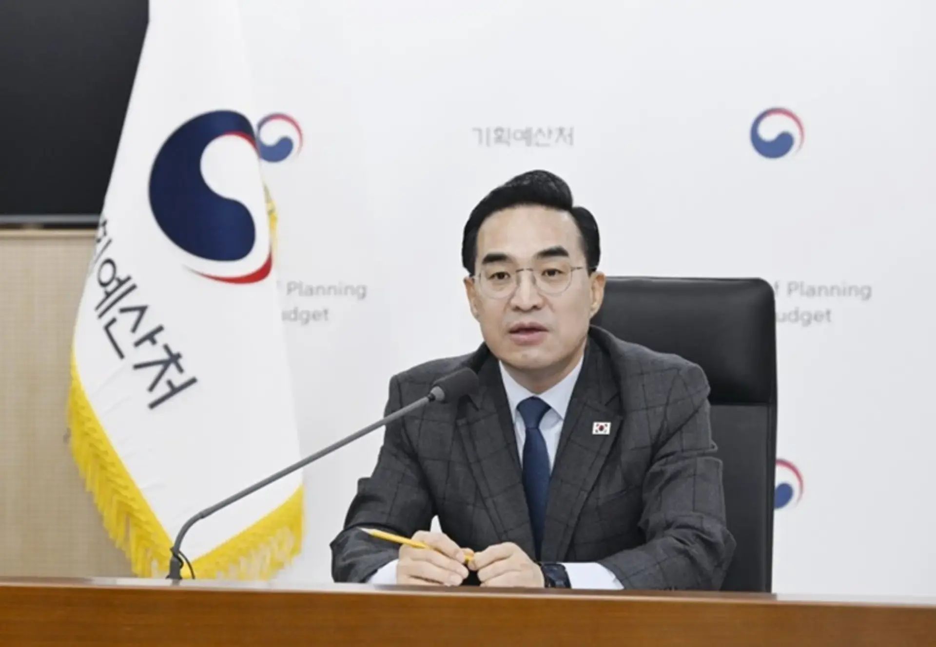 박홍근 장관 "미래대응기금 여윳돈 주식·채권으로 굴려"