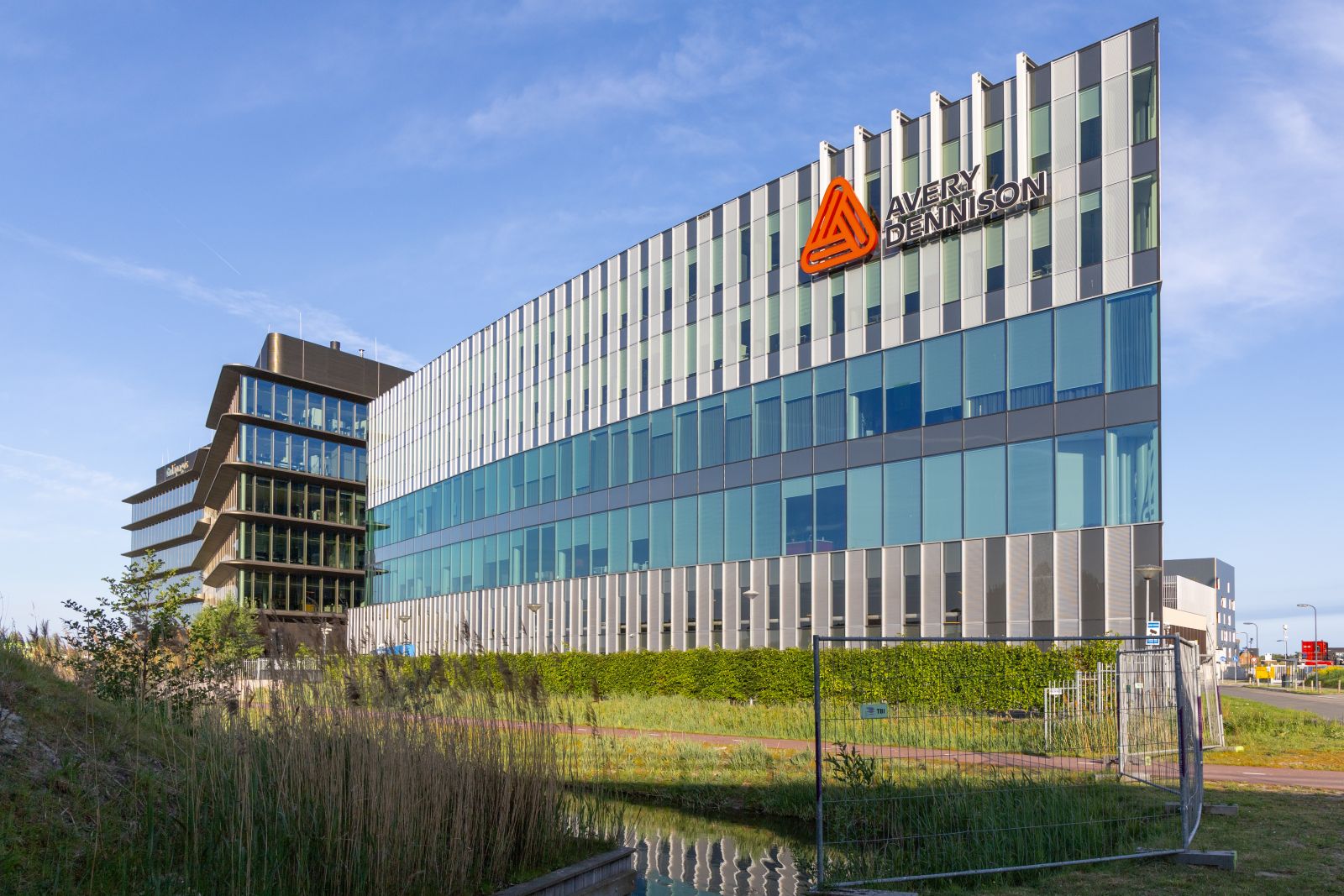 Avery Dennison Stock Outlook: Is Wall Street Bullish or Bearish?