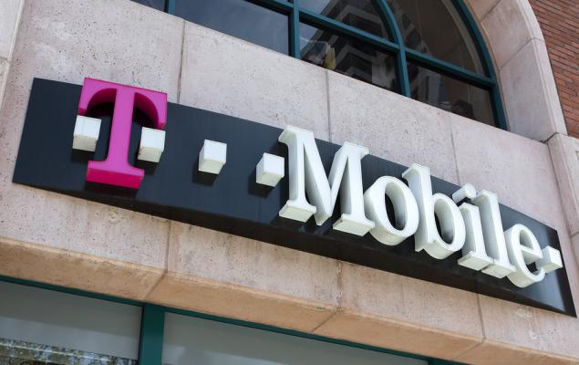Should Investors Buy TMUS or Wait for Better Risk-Reward Ahead?