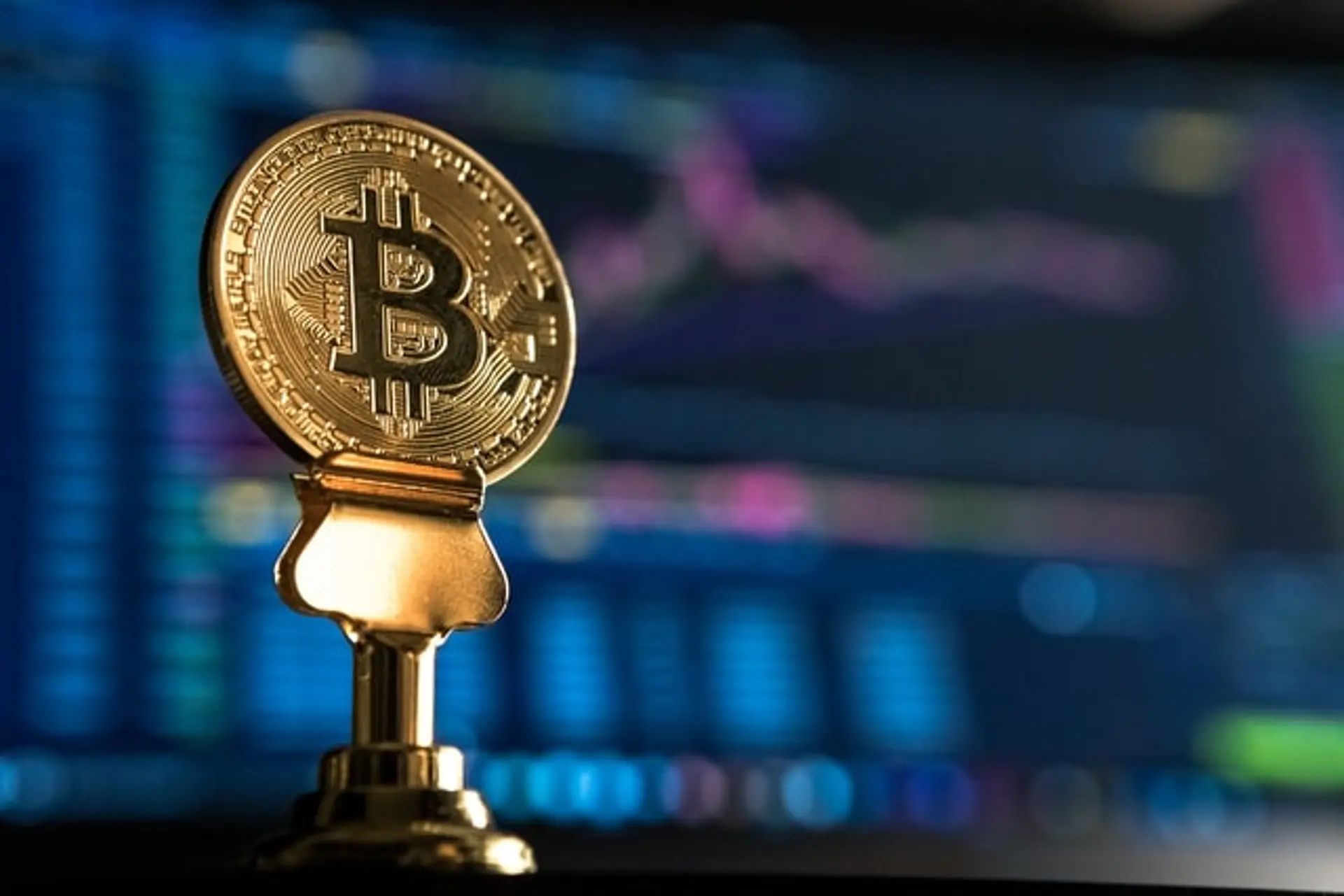 비트코인(BTC), 횡보장 속 바닥 다지는 중…현물 ETF 자금 유입 영향 제한적