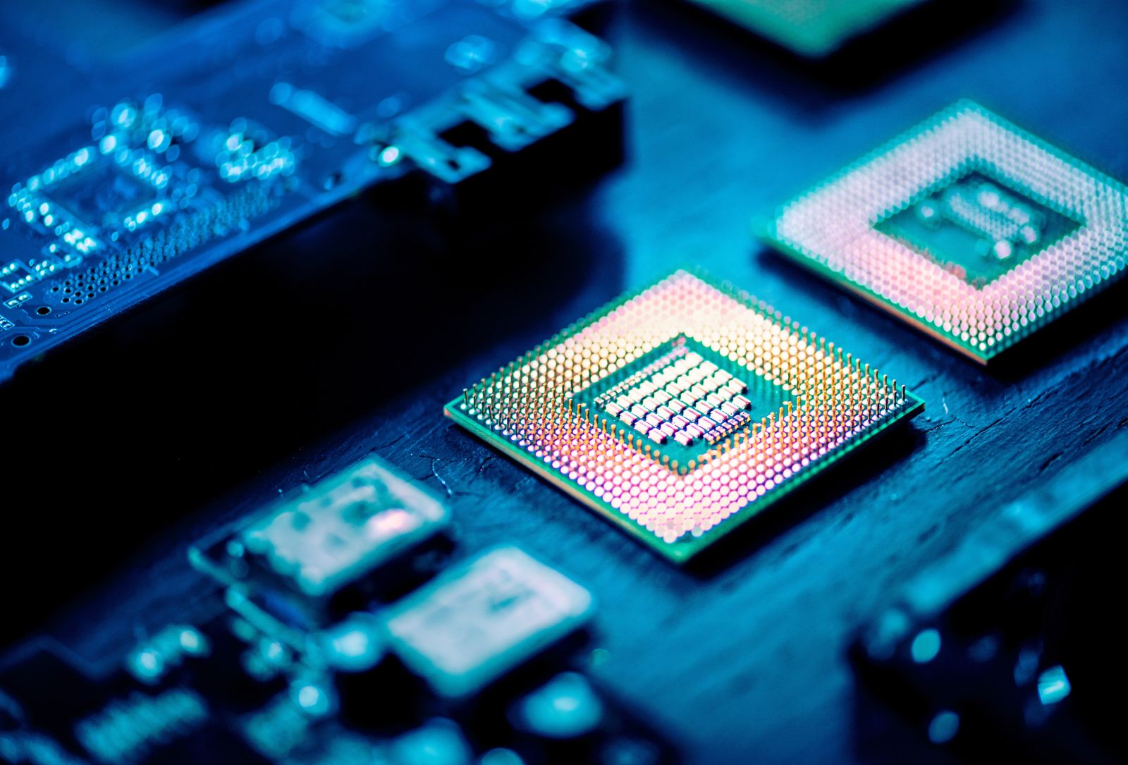 Don’t Chase the Retail Investing Masses Back into Chip Stocks Just Yet