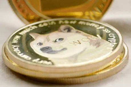 Dogecoin al borde de superar resistencia clave: impulso alcista y acumulación de ballenas