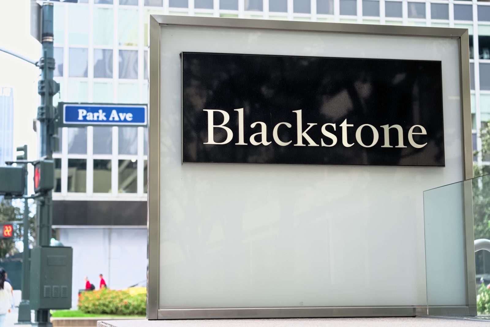 What Are Wall Street Analysts' Target Price for BlackRock Stock?