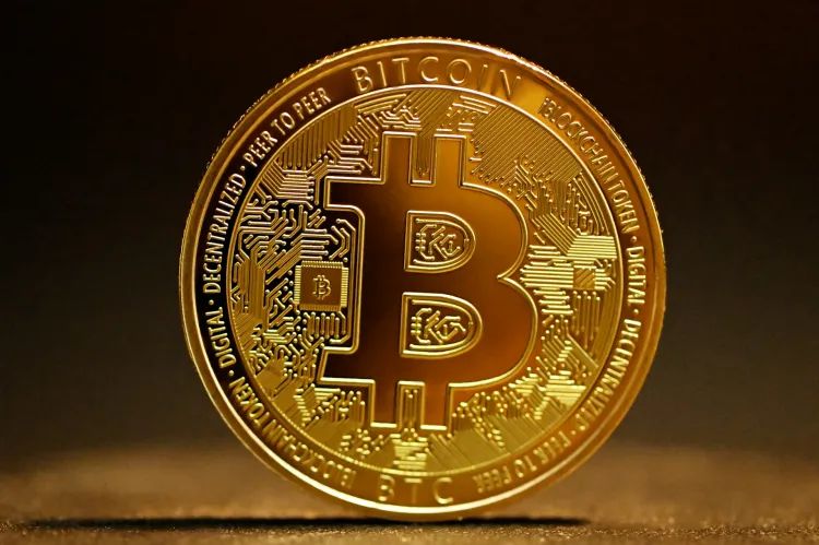 Tom Lee Sets $200,000 Year-End Bitcoin Target As Price Defends Crucial Support