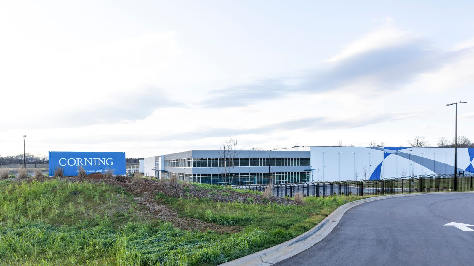 Down Nearly 30% from Its Recent All-Time High, Corning Stock Looks Like a Buy on the Dip