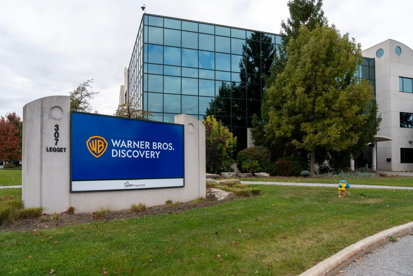 How Is Warner Bros. Discovery's Stock Performance Compared to Other Entertainment Stocks