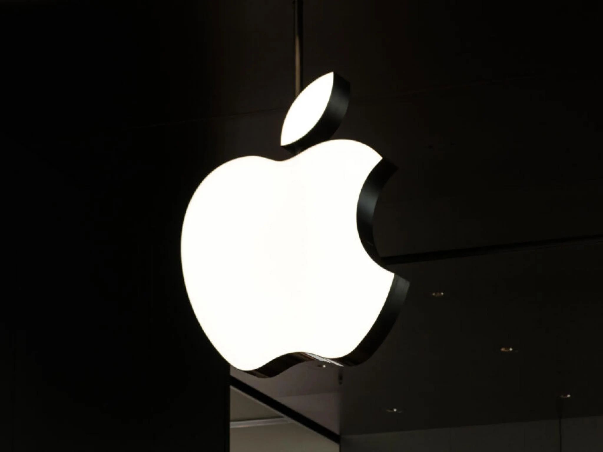 アップル株、20％の上昇を予想？ 金曜日のトップアナリスト予測10選